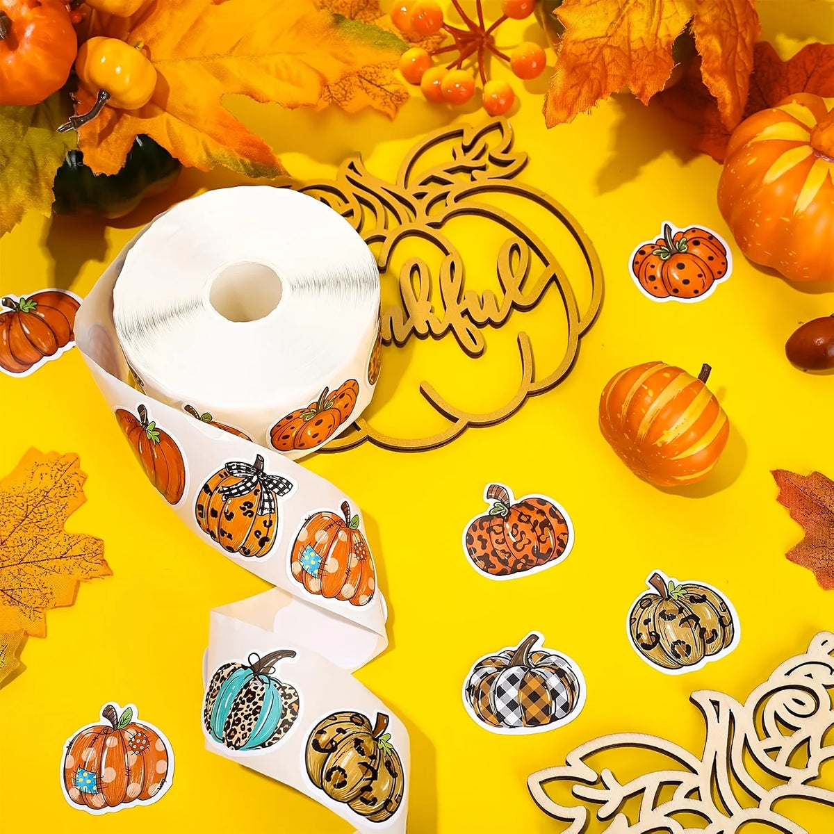 1 Roll 500Pcs Fall Hand Drawn Pumpkin Stickers