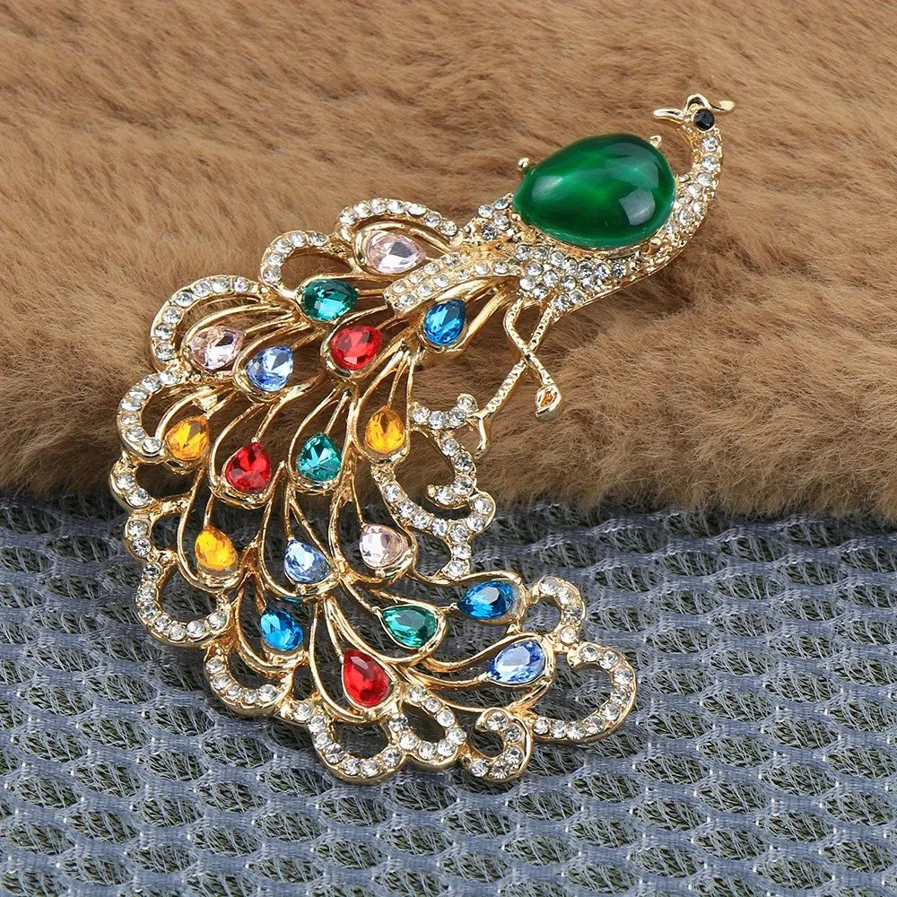 Luxury and fashionable peacock pin