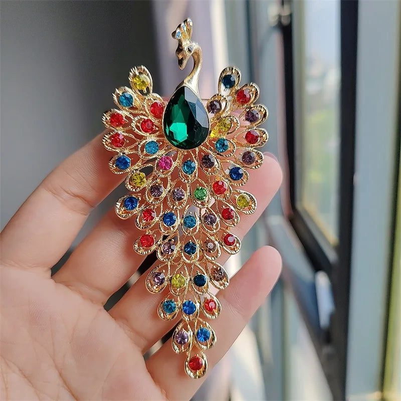 Luxury and fashionable peacock pin