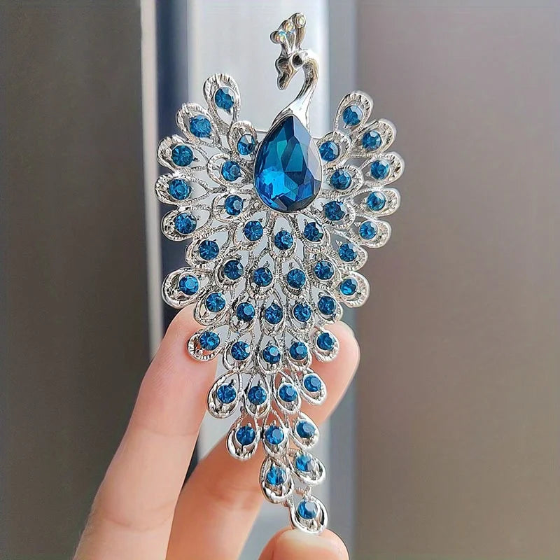 Luxury and fashionable peacock pin