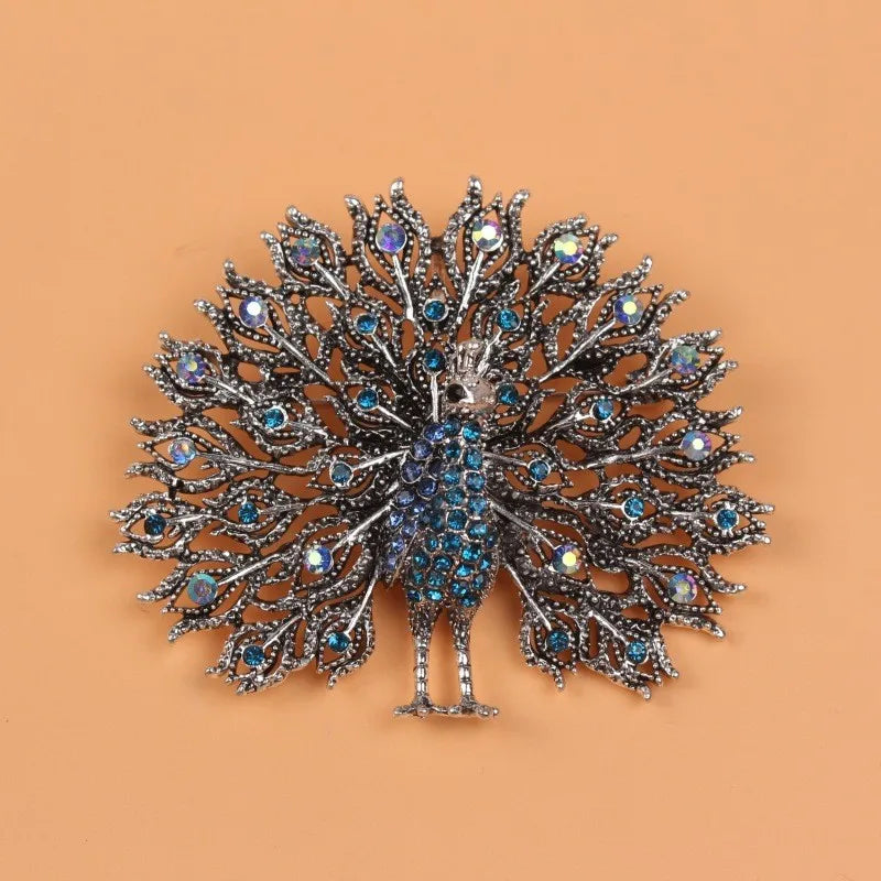 Luxury and fashionable peacock pin